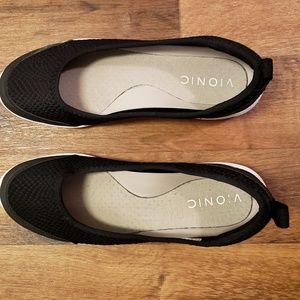 Vionic BlackbFlats